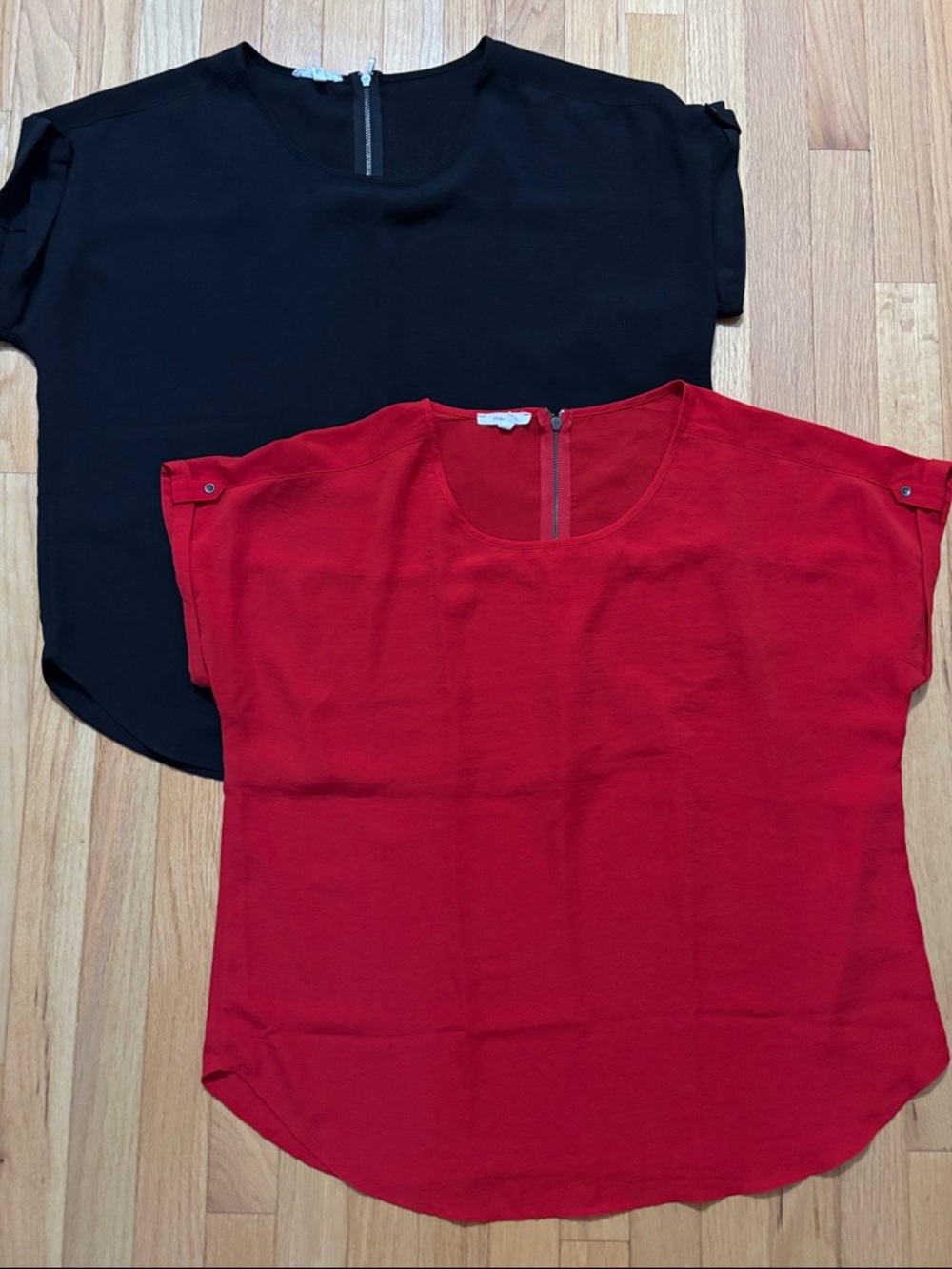 Women’s Short Sleeve Round Neck Tops- Red and black